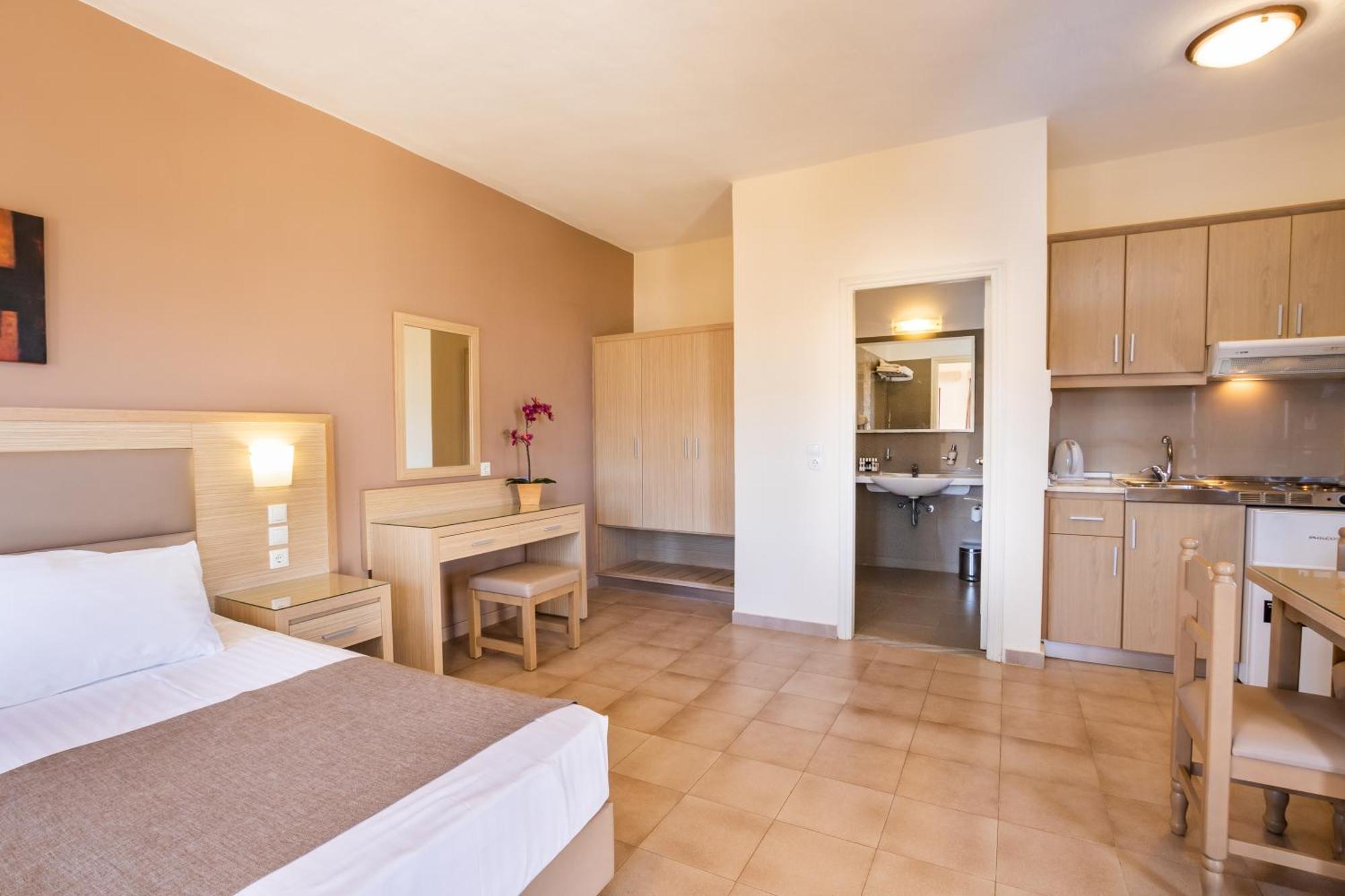 Aphrodite Luxury Studios & Apartments Karpathos Exterior photo